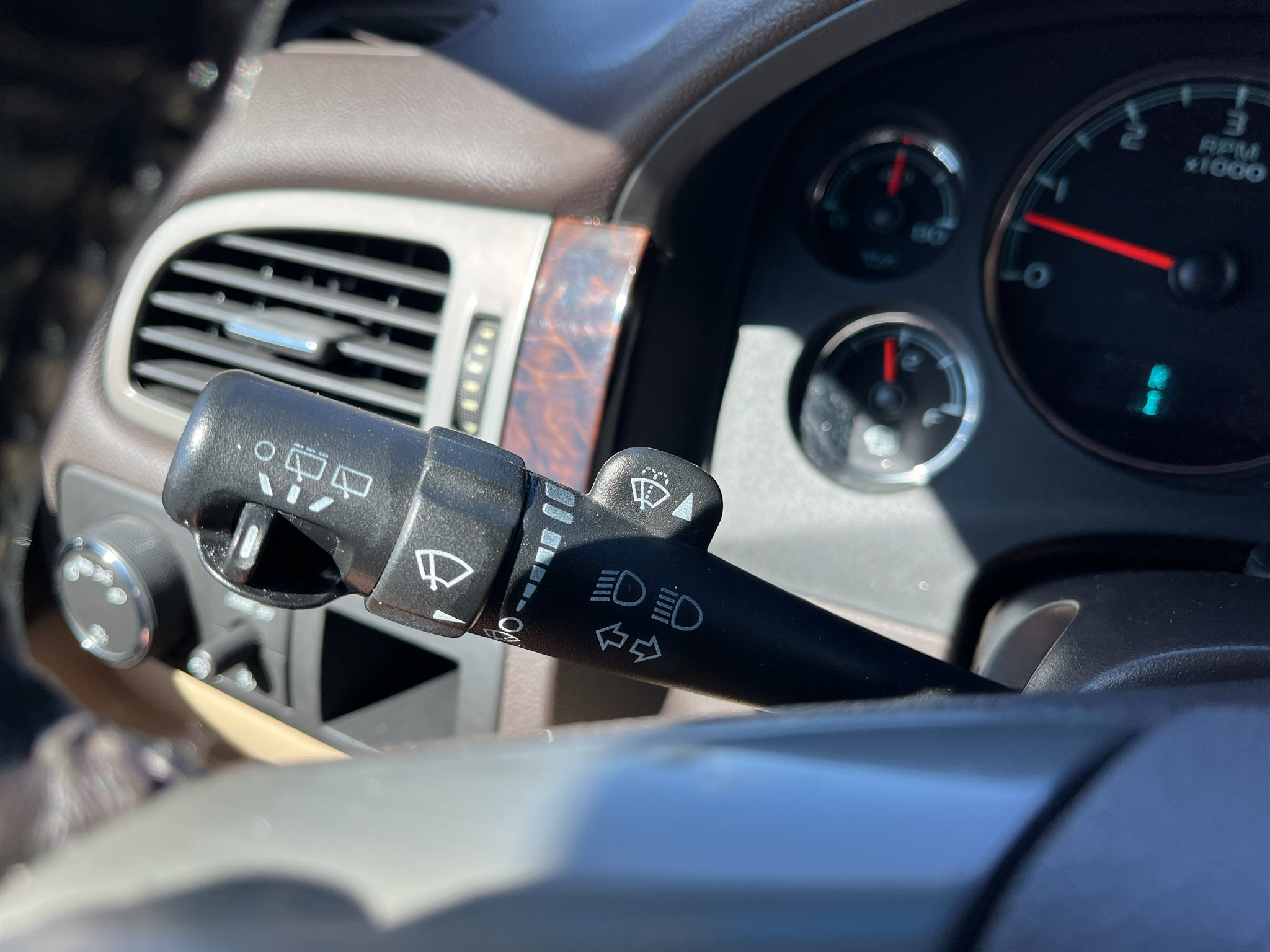Used 2013 GMC Yukon XL Denali AWD/4WD image 17