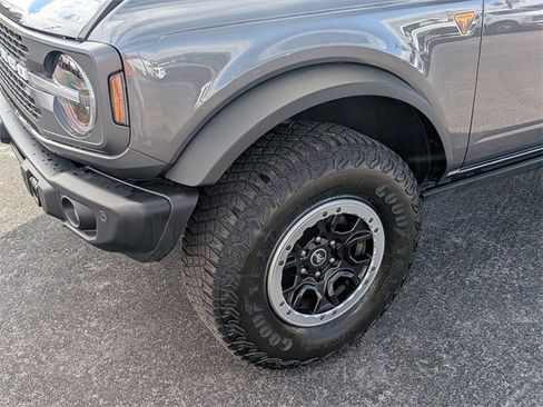 Used 2023 Ford Bronco Badlands image 9