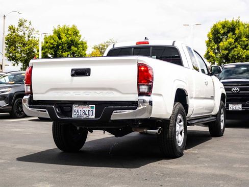 Used 2021 Toyota Tacoma SR5 RWD image 11