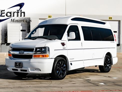 Used 2023 Chevrolet Express 2500 image 1