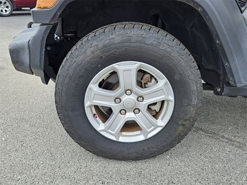 Used 2018 Jeep Wrangler Unlimited Sport S image 9