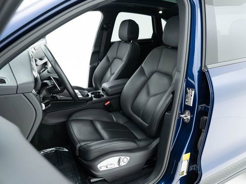 Used 2024 Porsche Macan Base w/ Premium Plus Package image 23