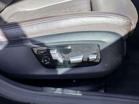 Used 2018 BMW 540i xDrive image 40