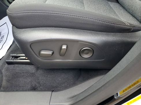 Used 2025 GMC Acadia Elevation image 21