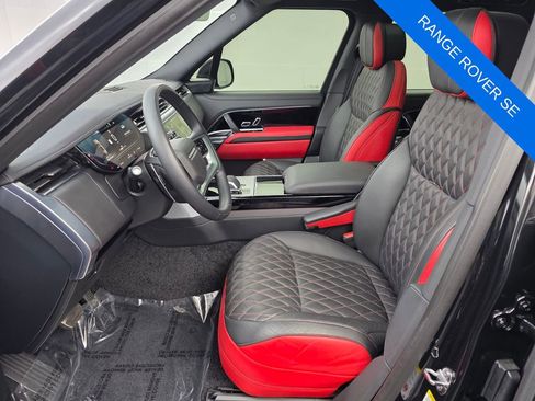 Used 2025 Land Rover Range Rover SE AWD/4WD image 9