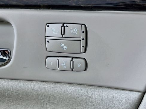 Used 2011 Cadillac DTS Luxury FWD image 18