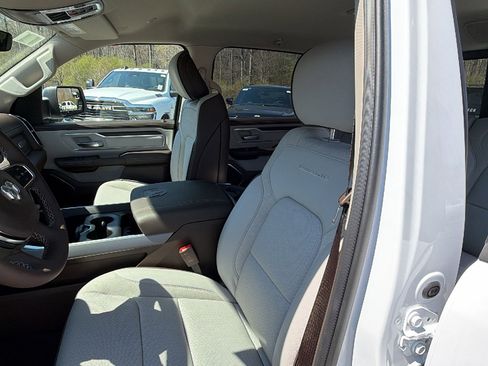 New 2026 RAM 1500 Laramie AWD/4WD image 17