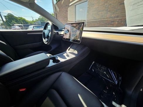 Used 2024 Tesla Model Y Long Range AWD/4WD image 57