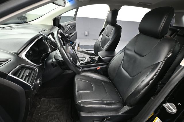 Used 2016 Ford Edge Titanium w/ Technology Package AWD/4WD image 17