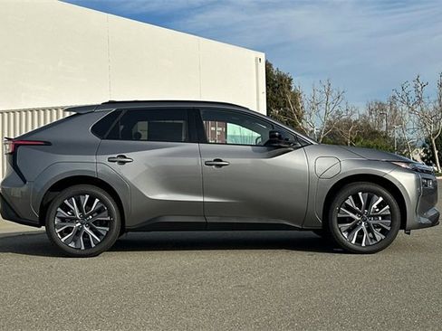 New 2026 Subaru Solterra image 3