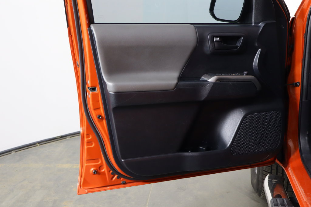 Used 2018 Toyota Tacoma SR5 RWD image 11