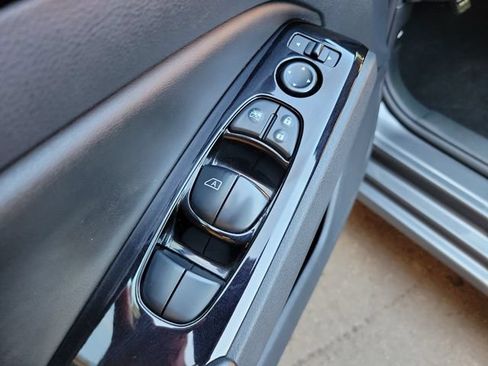 Used 2025 Nissan Altima 2.5 SR FWD image 13