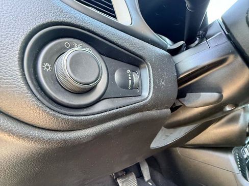 Used 2016 Jeep Renegade Sport w/ Power & Air Group FWD image 16