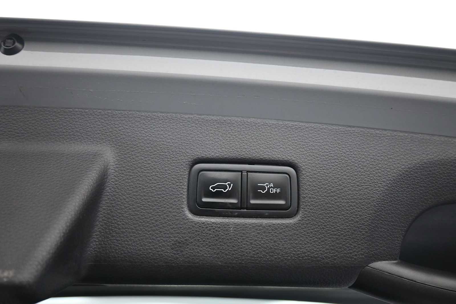 Used 2025 Kia Carnival EX FWD image 23