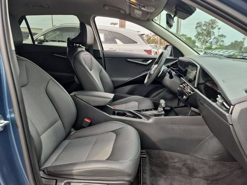 Used 2025 Kia Niro EX FWD image 29
