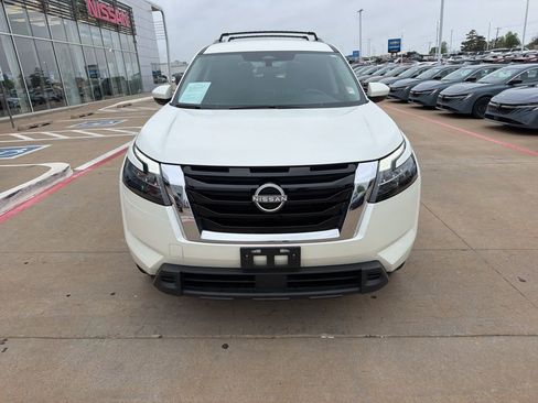 Used 2023 Nissan Pathfinder SV AWD/4WD image 8