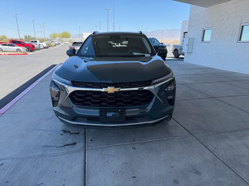 Used 2025 Chevrolet Trax LT image 8