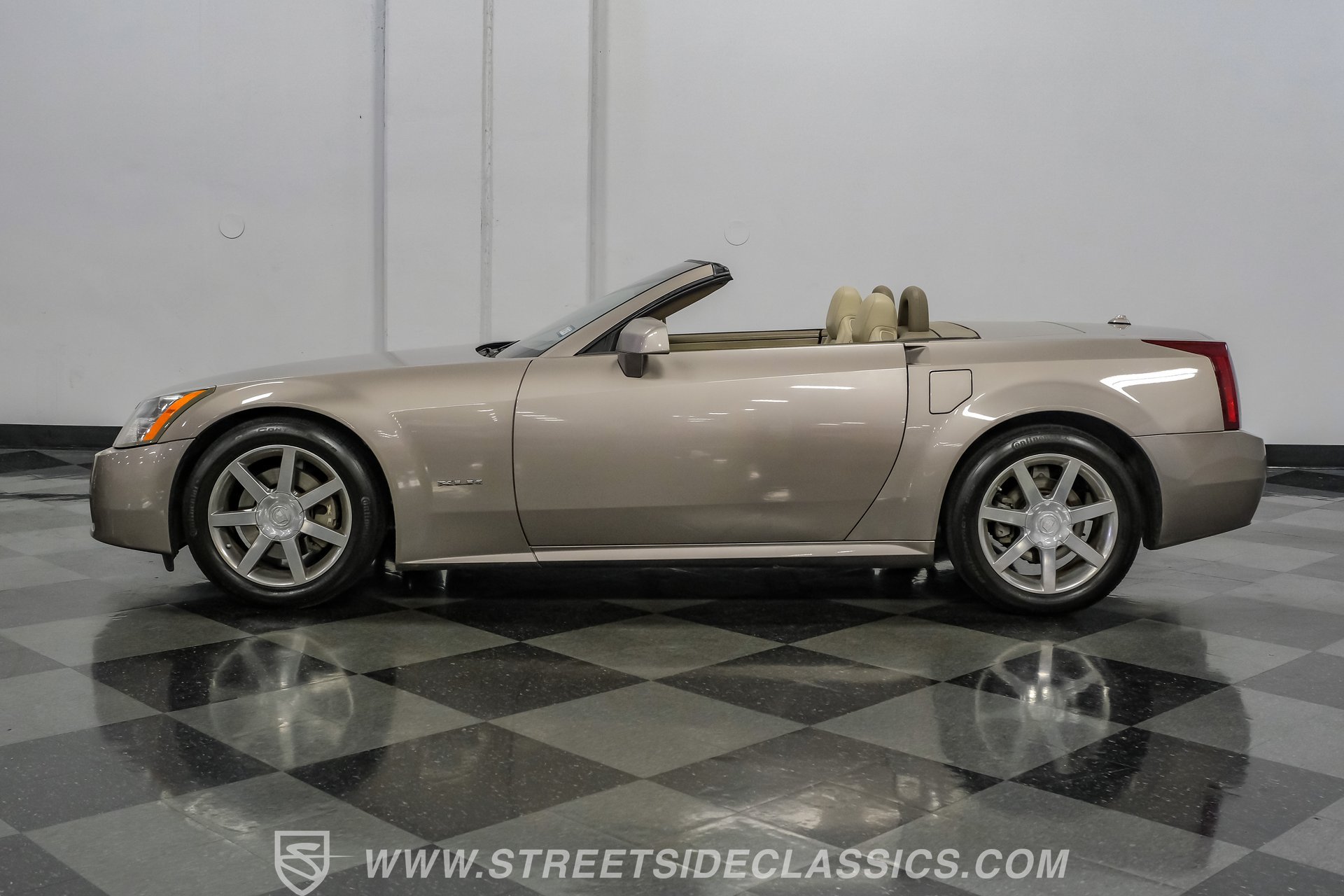 Used 2005 Cadillac XLR RWD image 7