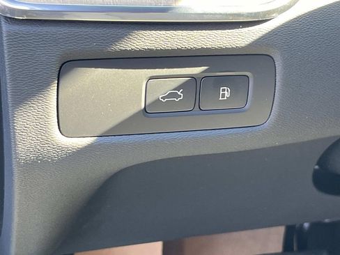 New 2026 Volvo XC60 T8 Core w/ Climate Package image 23