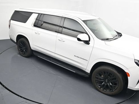 Used 2021 Chevrolet Suburban LT RWD image 15