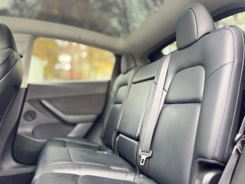 Used 2021 Tesla Model Y Long Range image 17