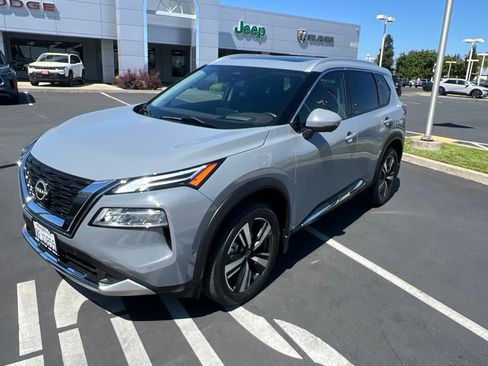 Used 2023 Nissan Rogue Platinum w/ Platinum Premium Package FWD image 6