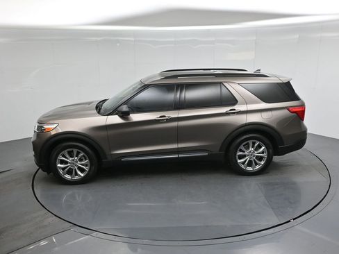 Certified 2021 Ford Explorer XLT w/ Equipment Group 202A RWD image 41