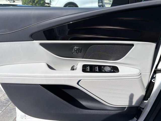 New 2026 Lincoln Nautilus Premier AWD/4WD image 9