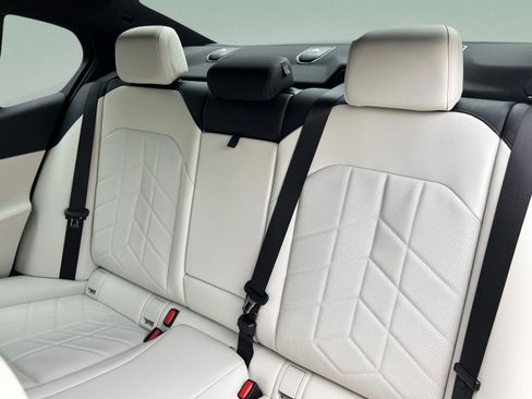 Used 2025 BMW 530i xDrive w/ Premium Package image 26