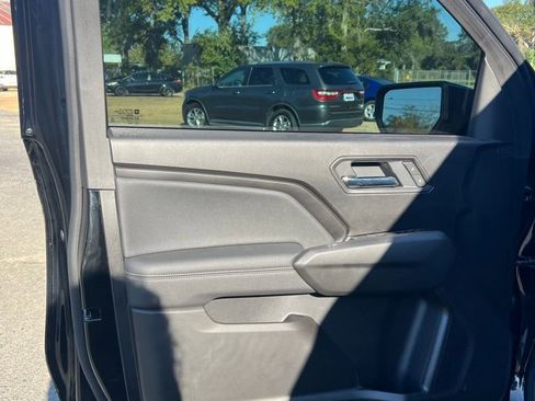 New 2025 Chevrolet Colorado LT w/ LT Convenience Package image 14