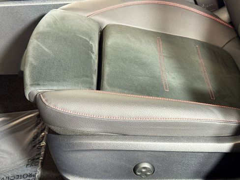 Certified 2025 Mercedes-Benz GLB 35 AMG 4MATIC image 18