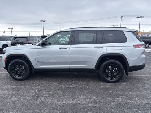 New 2025 Jeep Grand Cherokee L Altitude image 2