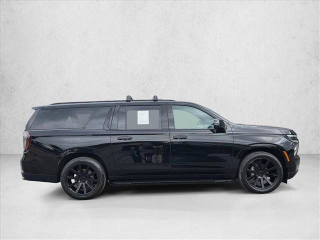 Used 2025 Chevrolet Suburban RST w/ RST Capability Package AWD/4WD image 6