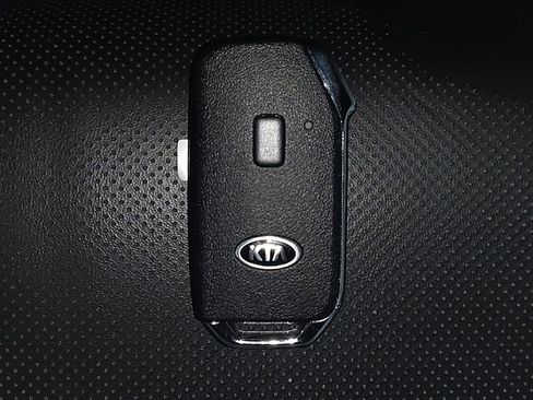 Used 2021 Kia Telluride LX FWD image 32