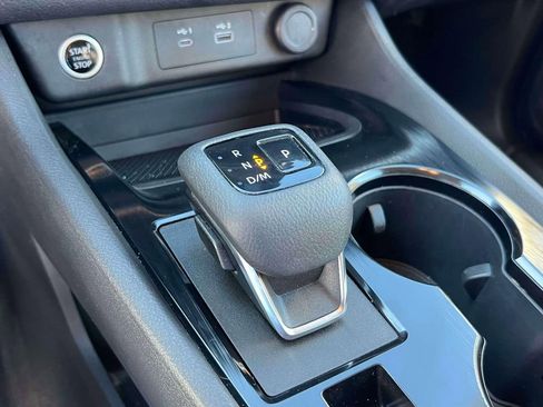 Used 2023 Nissan Rogue SV image 30