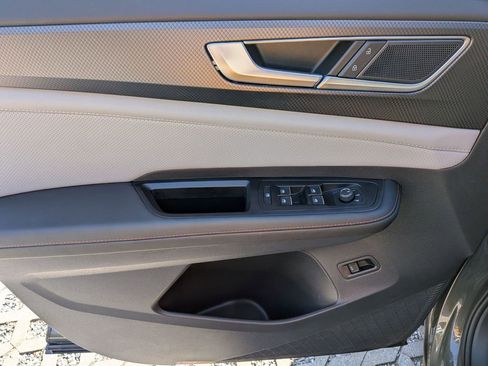 Used 2025 Volkswagen Atlas Peak Edition SE image 13