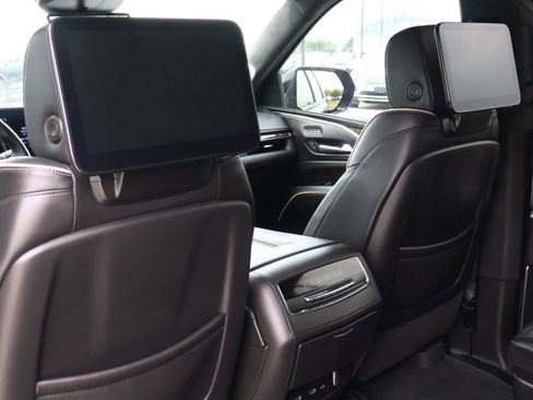 Used 2024 Cadillac Escalade Sport Platinum w/ LPO, ONYX Package AWD/4WD image 19