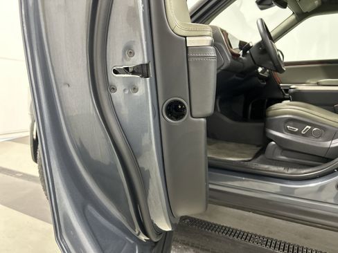 Used 2024 Rivian R1S Adventure AWD/4WD image 32