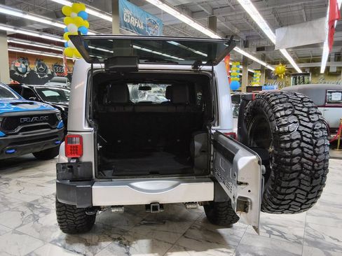 Used 2014 Jeep Wrangler Unlimited Sahara w/ Dual Top Group AWD/4WD image 8