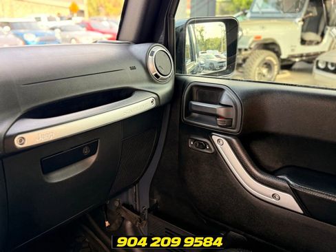 Used 2017 Jeep Wrangler Unlimited Rubicon AWD/4WD image 17