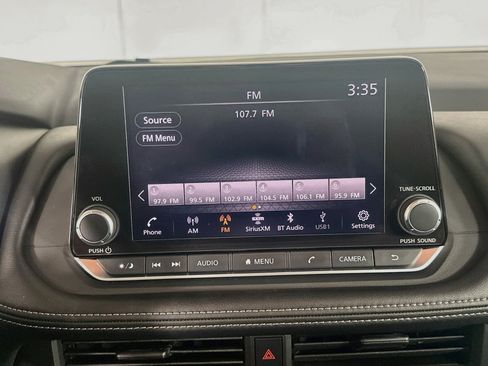 Used 2025 Nissan Rogue S FWD image 21