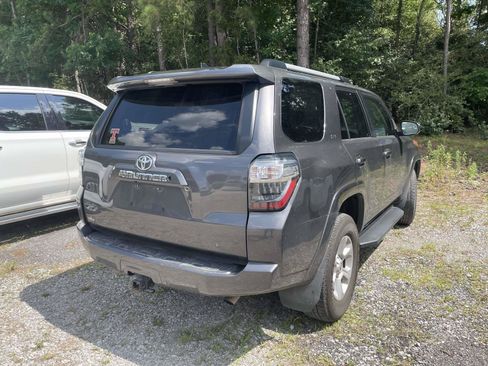 Used 2020 Toyota 4Runner SR5 AWD/4WD image 9