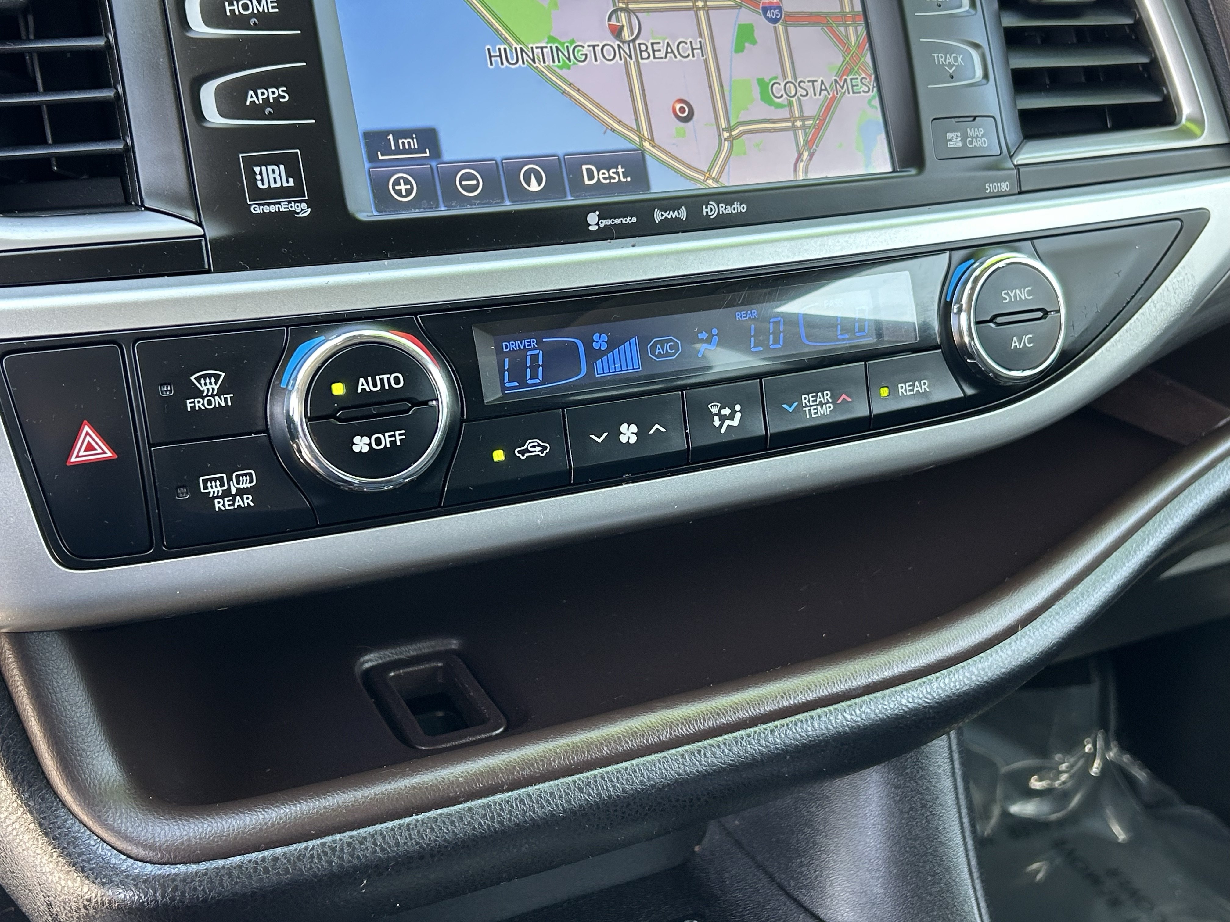 Used 2017 Toyota Highlander Limited w/ Carpet Mat Package AWD/4WD image 23
