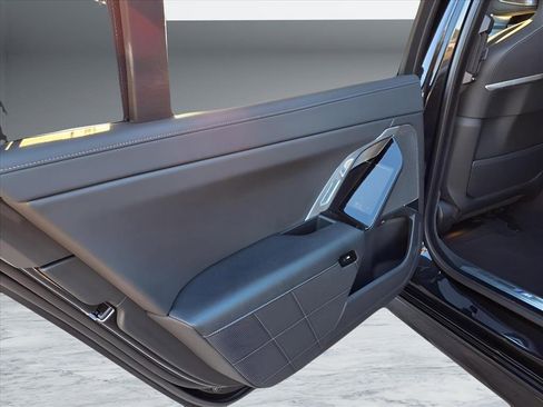 Used 2024 BMW 740i image 13