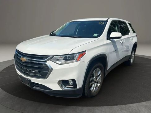 Used 2020 Chevrolet Traverse LT w/ Driver Confidence II Package AWD/4WD image 1