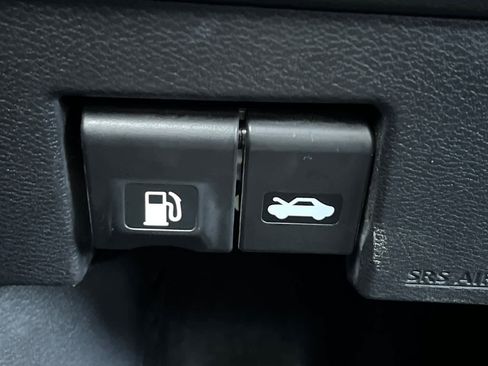 Used 2023 Nissan Kicks SR image 32