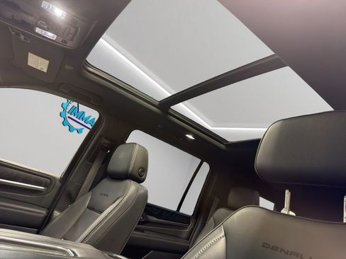 Used 2022 GMC Yukon XL Denali image 15