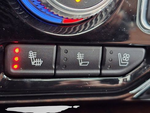 Used 2023 GMC Yukon Denali Ultimate image 34