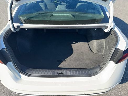 Used 2025 Nissan Altima 2.5 SV FWD image 18