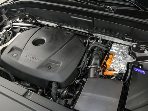 Certified 2024 Volvo XC90 T8 Core AWD/4WD image 28